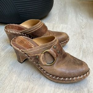 Frye Charlotte Ring Brown Leather Mule Clog